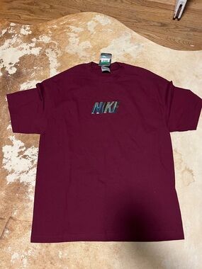 Y2K NWT Nike Men’s Burgundy Short Sleeve Tee with Iridescent Logo size XL